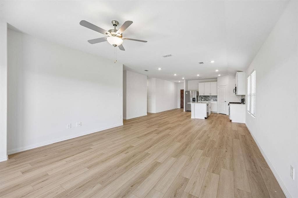 2118 Cottongrass Drive, Sherman, TX 75092 Photo is not of the actual home, but is an inspirational photo of builder’s model home and may depict options, furnishings, and/or decorator features that are not included.