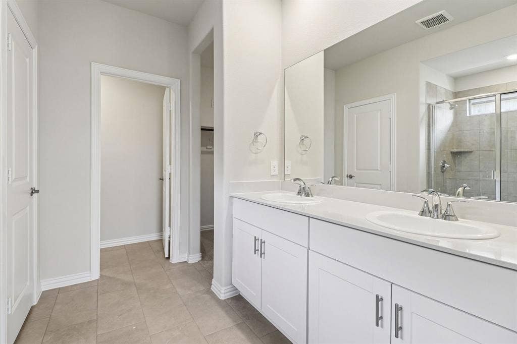 Photo is not of the actual home, but is an inspirational photo of builder’s model home and may depict options, furnishings, and/or decorator features that are not included.