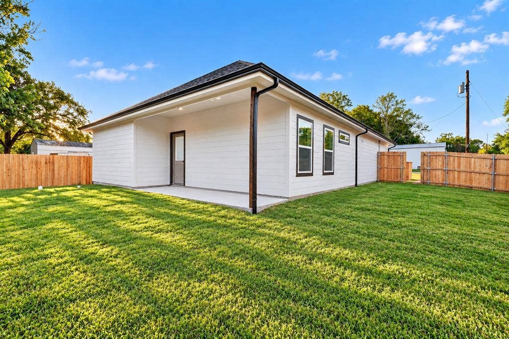 712 E 10th Street, Kemp, TX 75143 712 E 10th Street, Kemp, TX 75143