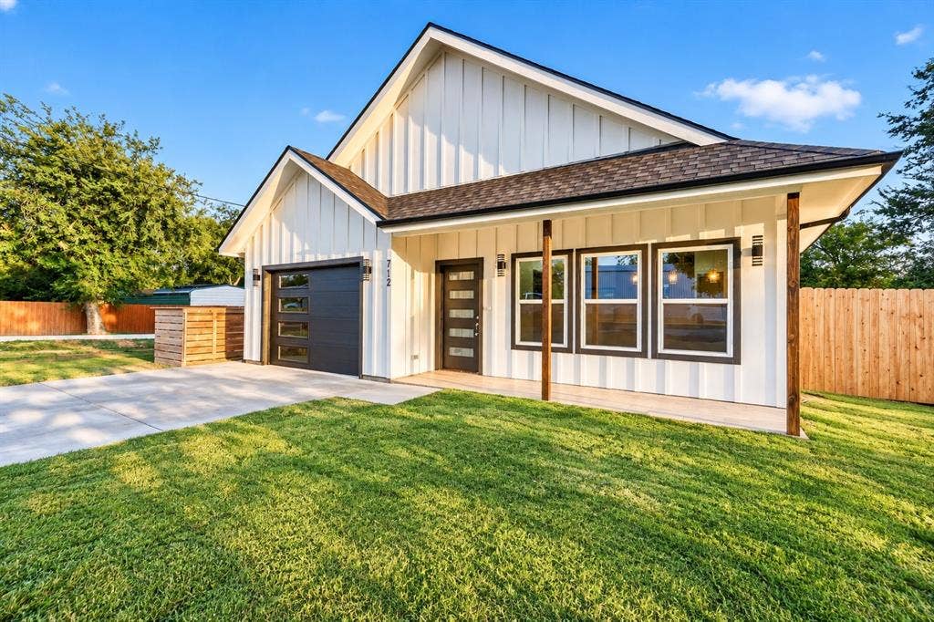 712 E 10th Street, Kemp, TX 75143 712 E 10th Street, Kemp, TX 75143