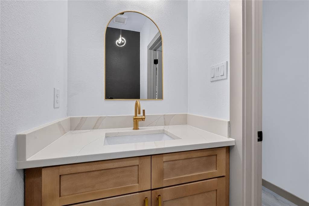712 E 10th Street, Kemp, TX 75143 712 E 10th Street, Kemp, TX 75143