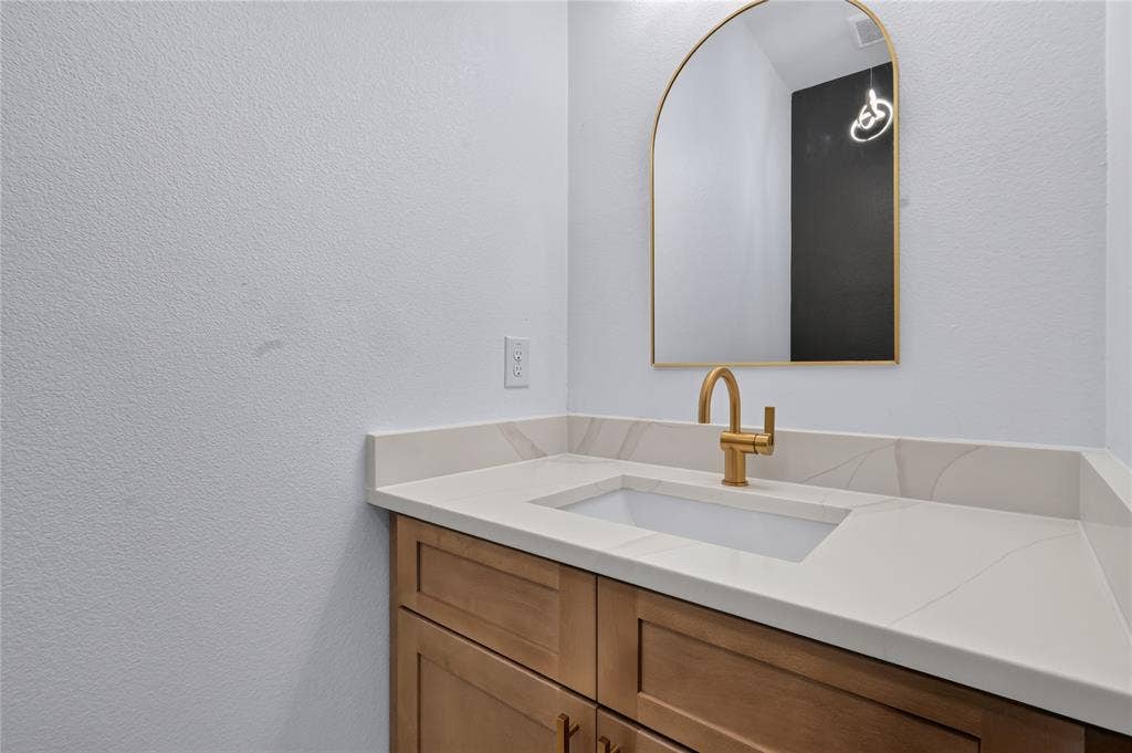 712 E 10th Street, Kemp, TX 75143 712 E 10th Street, Kemp, TX 75143