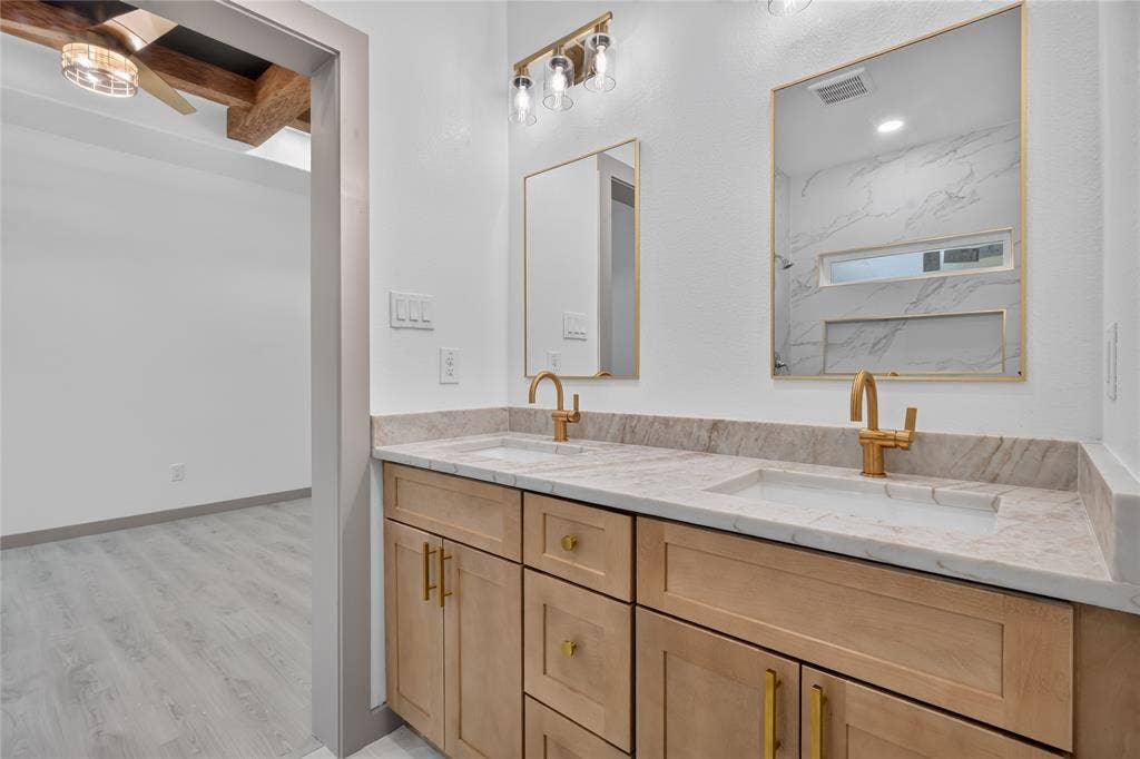 712 E 10th Street, Kemp, TX 75143 712 E 10th Street, Kemp, TX 75143