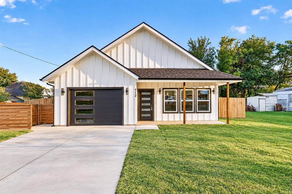 712 E 10th Street, Kemp, TX 75143 712 E 10th Street, Kemp, TX 75143