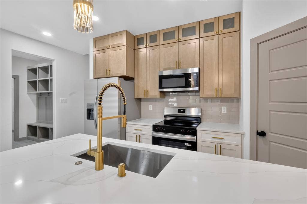 712 E 10th Street, Kemp, TX 75143 712 E 10th Street, Kemp, TX 75143