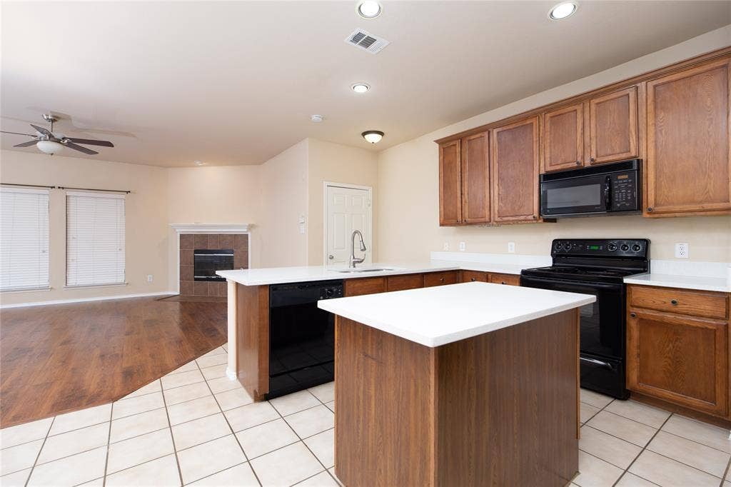 11938 Kingsville Drive, Frisco, TX 75035 11938 Kingsville Drive, Frisco, TX 75035