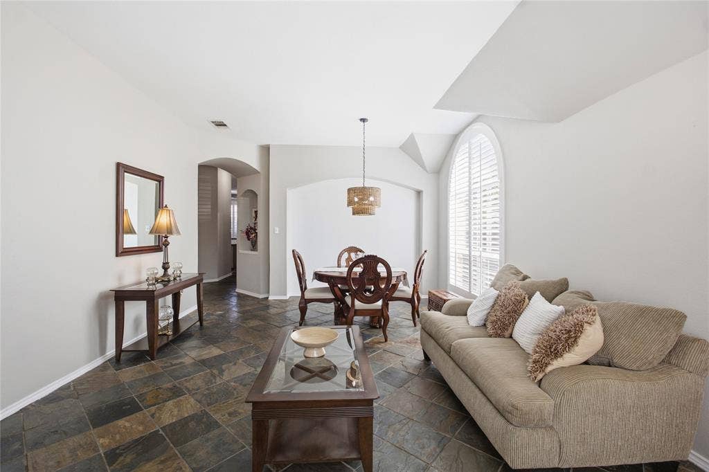 10112 Norman Court, Irving, TX 75063