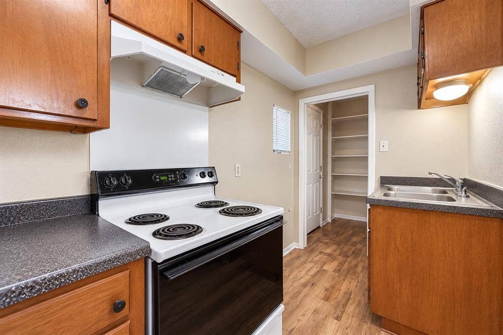 318 Overlook Drive, Midlothian, TX 76065