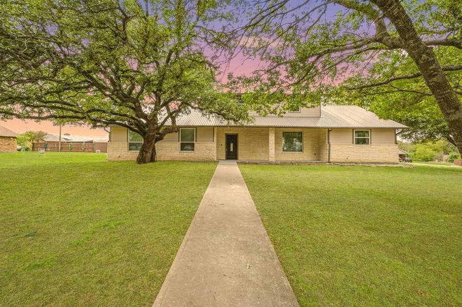Property photo for 435 Edwards Drive, Dublin, TX