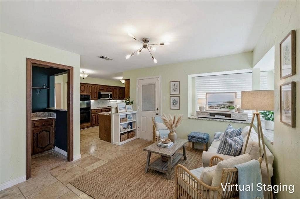 467 Harvest Glen Drive, Richardson, TX 75081 This area can also be a living space or home work area. Door leads to enclosed mudroom.