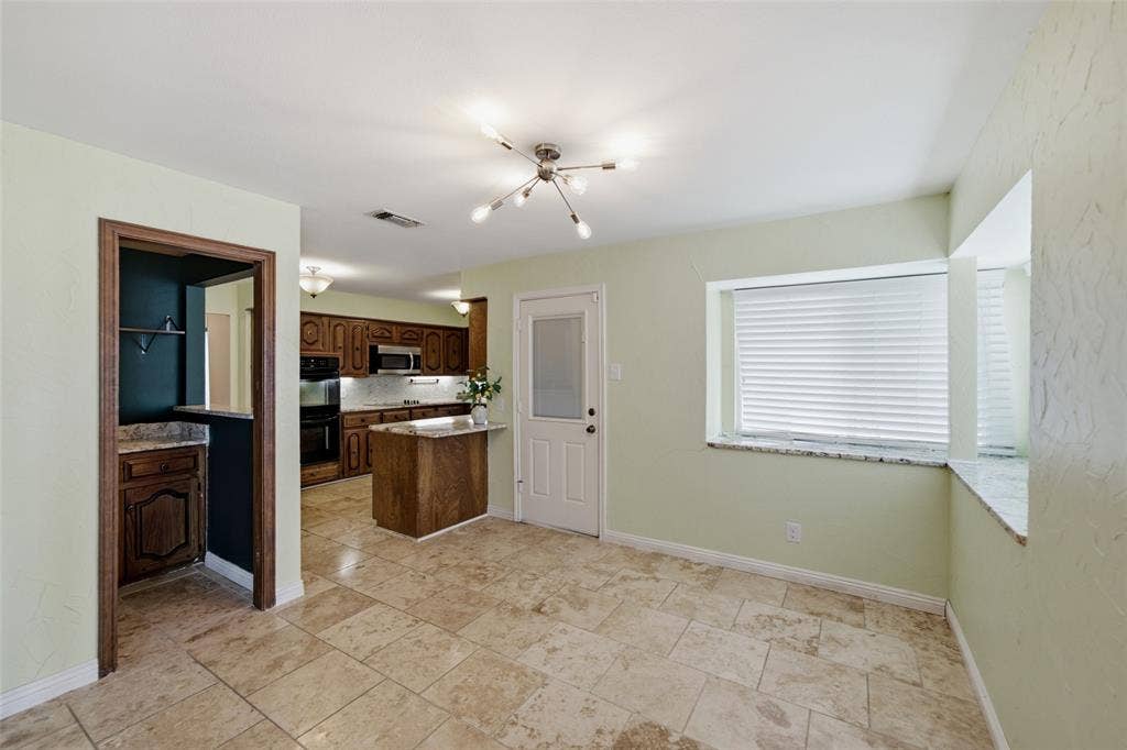 467 Harvest Glen Drive, Richardson, TX 75081 Use this as an informal dining space, homework area or living space.