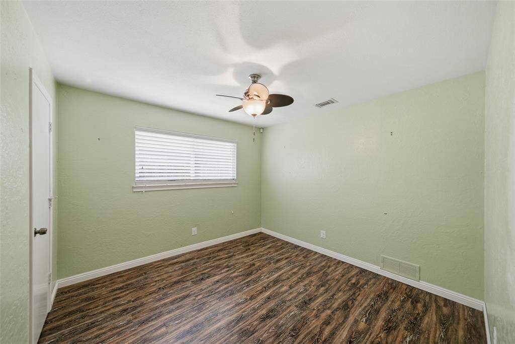 467 Harvest Glen Drive, Richardson, TX 75081 Secondary bedroom faces front.