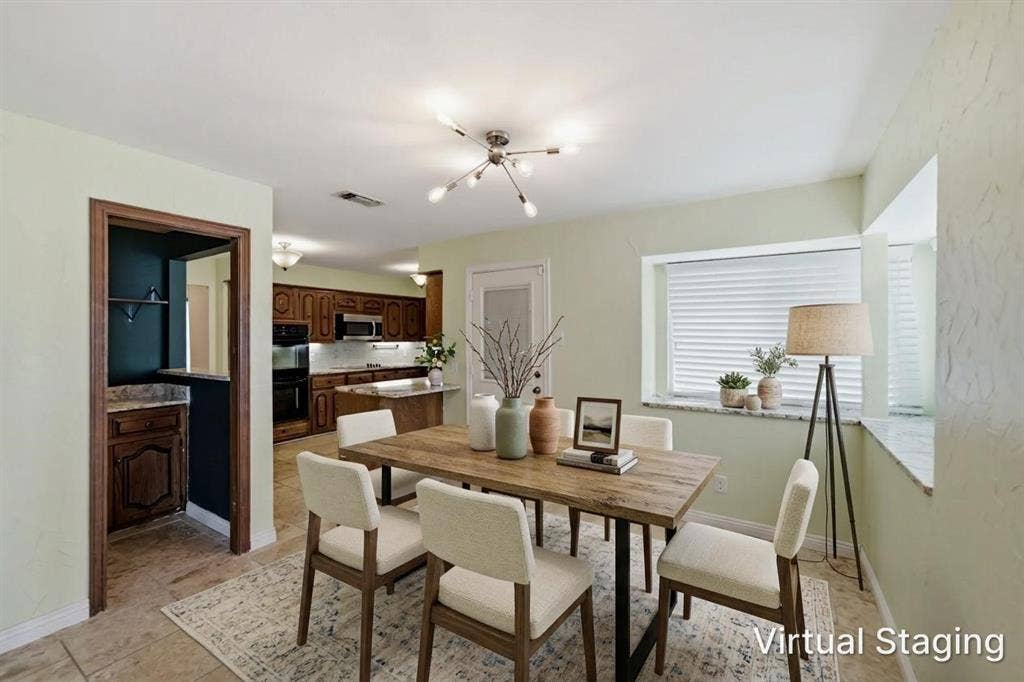 467 Harvest Glen Drive, Richardson, TX 75081 Eat in breakfast area with easy access to kitchen and wet bar. Window shelf for decorator touch.