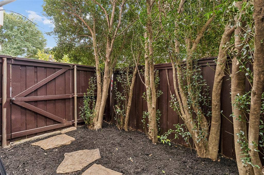 8920 White Pine Lane, Dallas, TX 75238 8920 White Pine Lane, Dallas, TX 75238