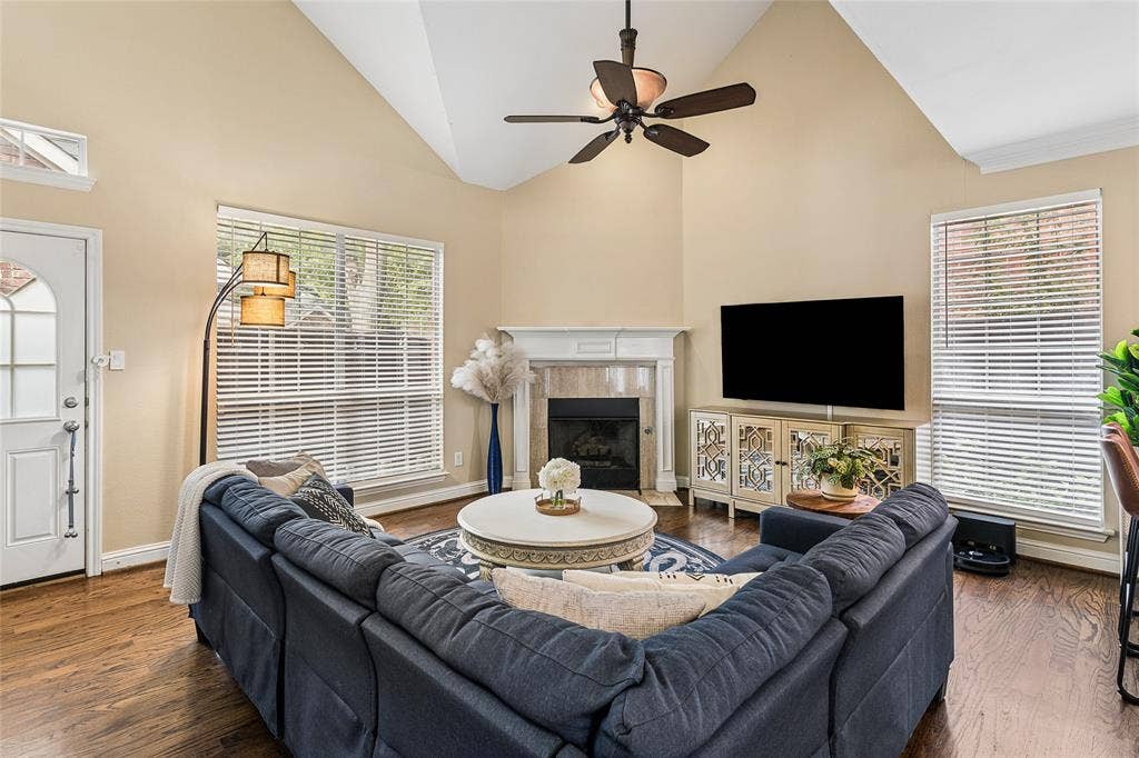 8920 White Pine Lane, Dallas, TX 75238 8920 White Pine Lane, Dallas, TX 75238