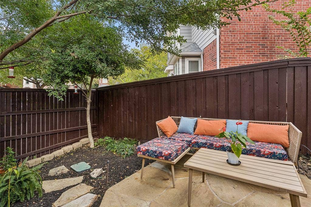 8920 White Pine Lane, Dallas, TX 75238 8920 White Pine Lane, Dallas, TX 75238