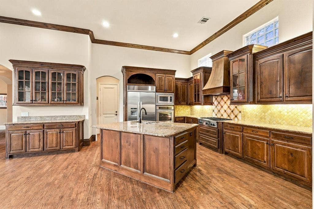 1561 Morris Lane, Frisco, TX 75034 KitchenAid Appliances, Large Serving Island, Plenty Of Custom Cabinets.