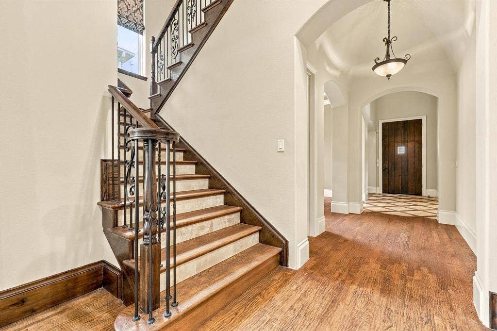 1561 Morris Lane, Frisco, TX 75034 Arched Ceilings. Hardwood Floors. Tile With Inlay.