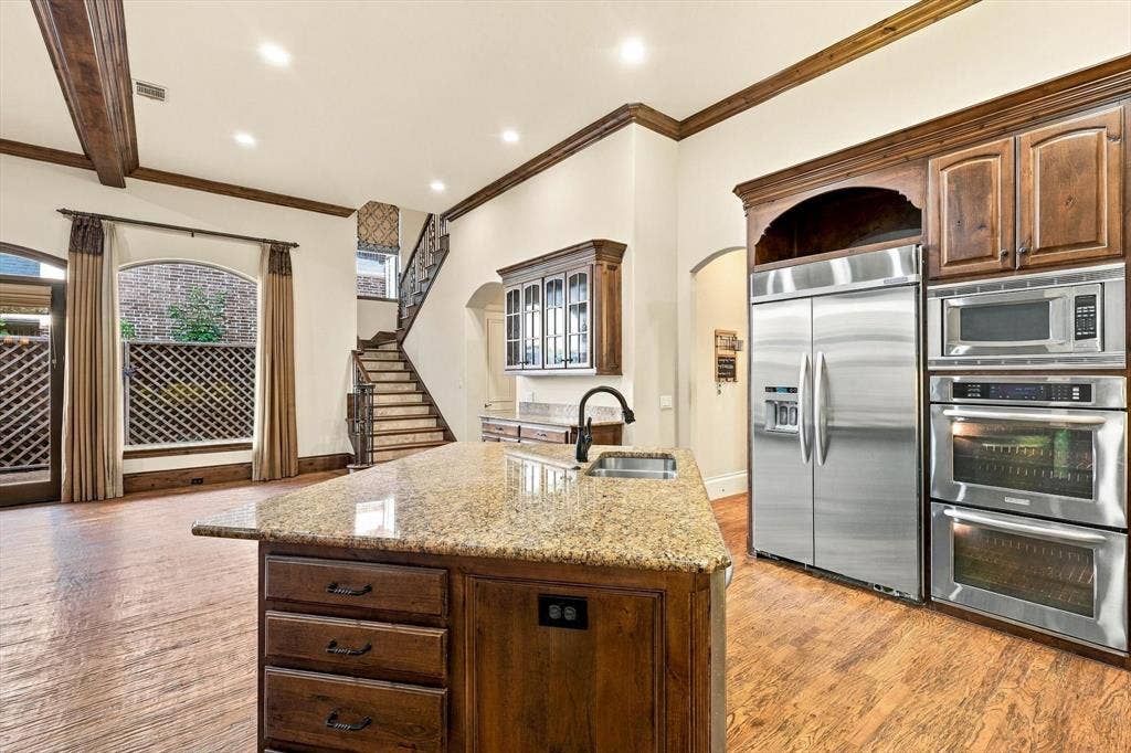 1561 Morris Lane, Frisco, TX 75034 KitchenAid Appliances, Large Serving Island, Plenty Of Custom Cabinets.