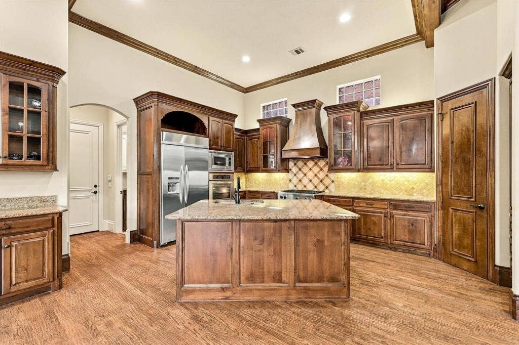 1561 Morris Lane, Frisco, TX 75034 KitchenAid Appliances, Large Serving Island, Plenty Of Custom Cabinets.