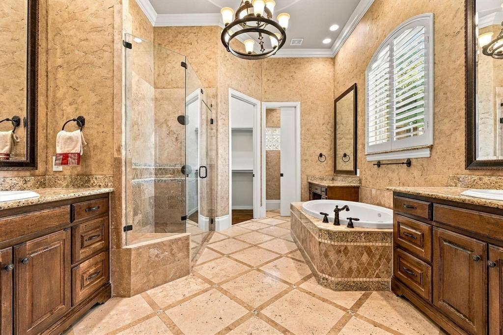 1561 Morris Lane, Frisco, TX 75034 Separate Vanities, Make-Up Desk, Large Shower, Huge Tub, And Walk In Closet.