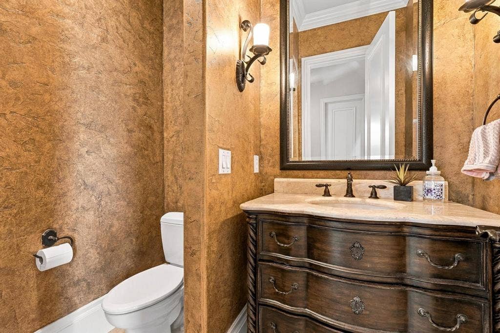 1561 Morris Lane, Frisco, TX 75034 Guest Bath On The First Level.