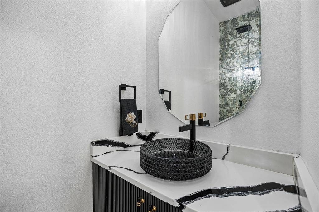 3611 Crosby Street, Irving, TX 75038 Half Bathroom