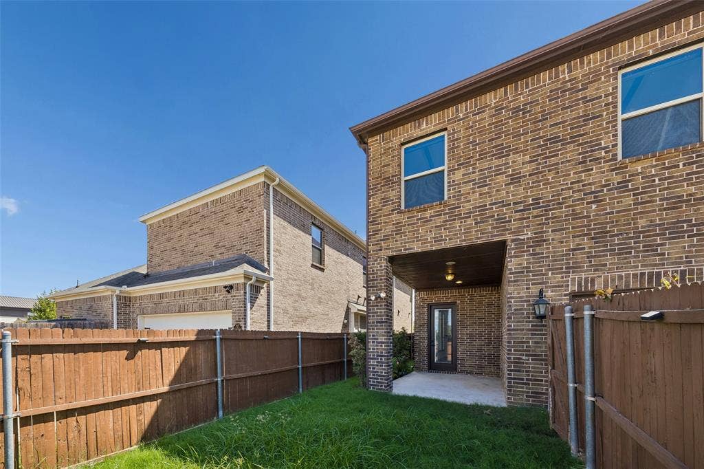 3611 Crosby Street, Irving, TX 75038 3611 Crosby Street, Irving, TX 75038