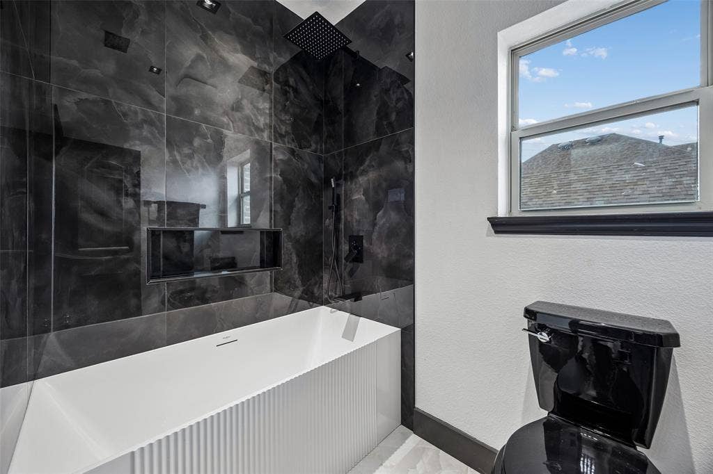 3611 Crosby Street, Irving, TX 75038 Full Bathroom
