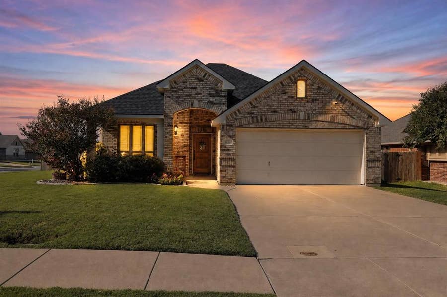 Property photo for 1414 Concho Trail, Mansfield, TX