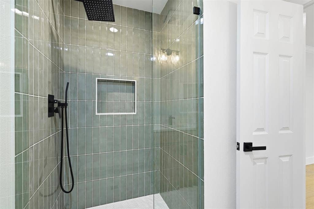 604 Twilight Trail, Richardson, TX 75080 2nd primary shower