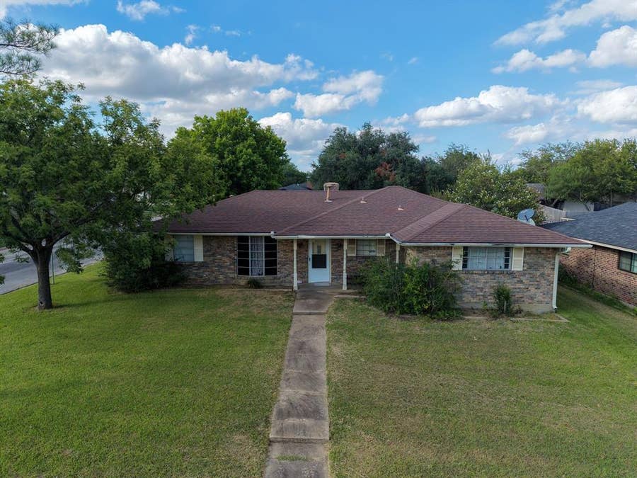 Property photo for 1839 W Taylor Street, Sherman, TX