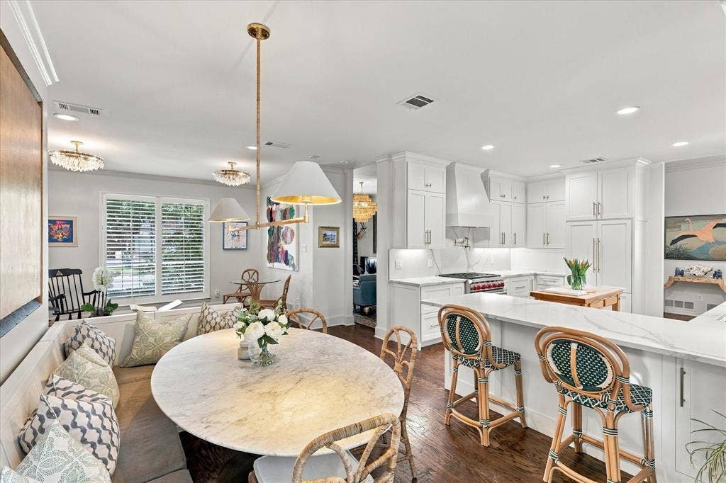 Plenty of space to eat at the bar or more formally at the table.