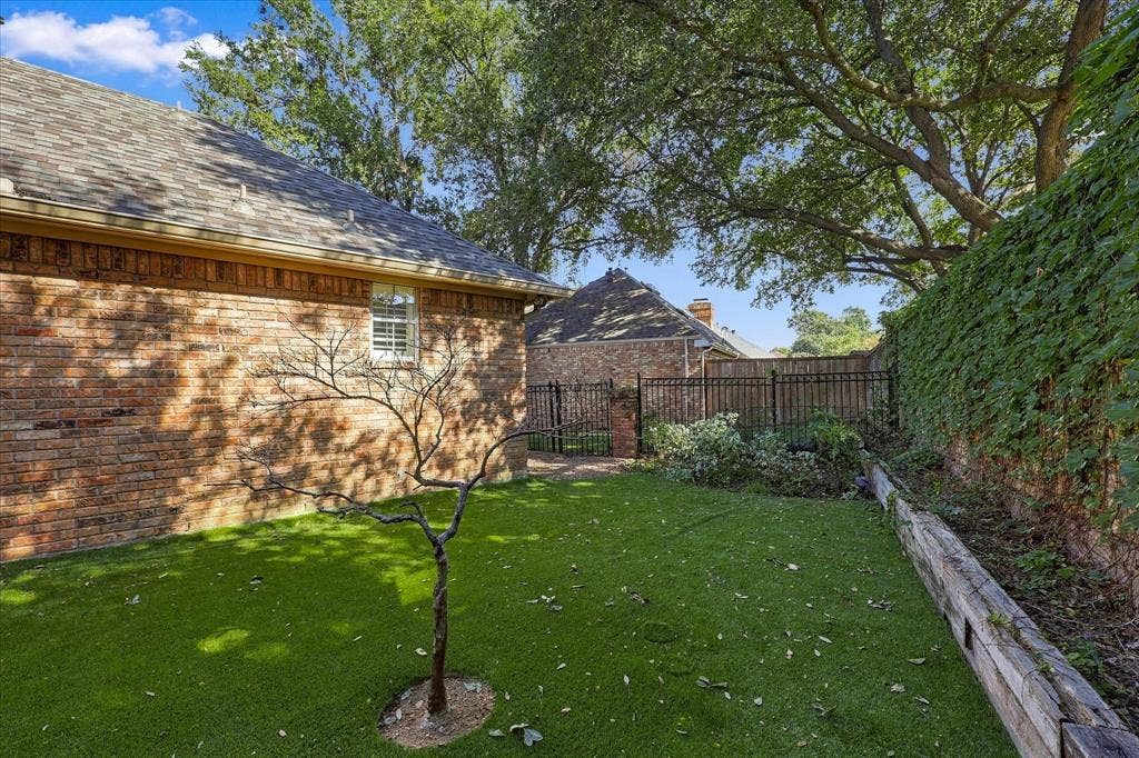 17102 Vista Tree Circle, Dallas, TX 75248