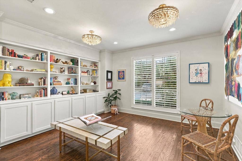 Living space off of the kitchen.