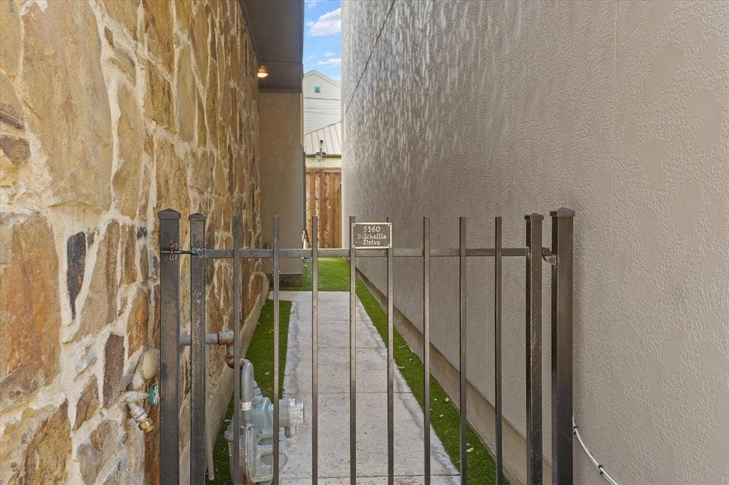 5160 Brickellia Drive, Dallas, TX 75209 5160 Brickellia Drive, Dallas, TX 75209