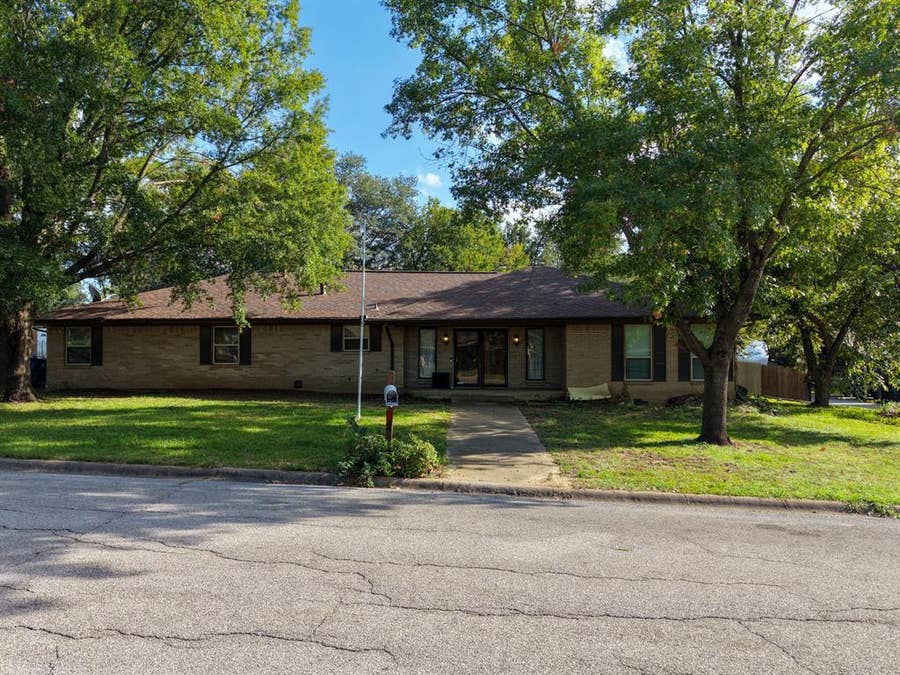 Property photo for 1602 Idlewood Drive, Sherman, TX