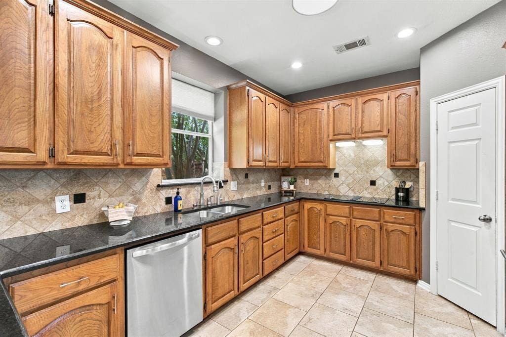 5904 Highland Hills Lane, Colleyville, TX 76034 5904 Highland Hills Lane, Colleyville, TX 76034