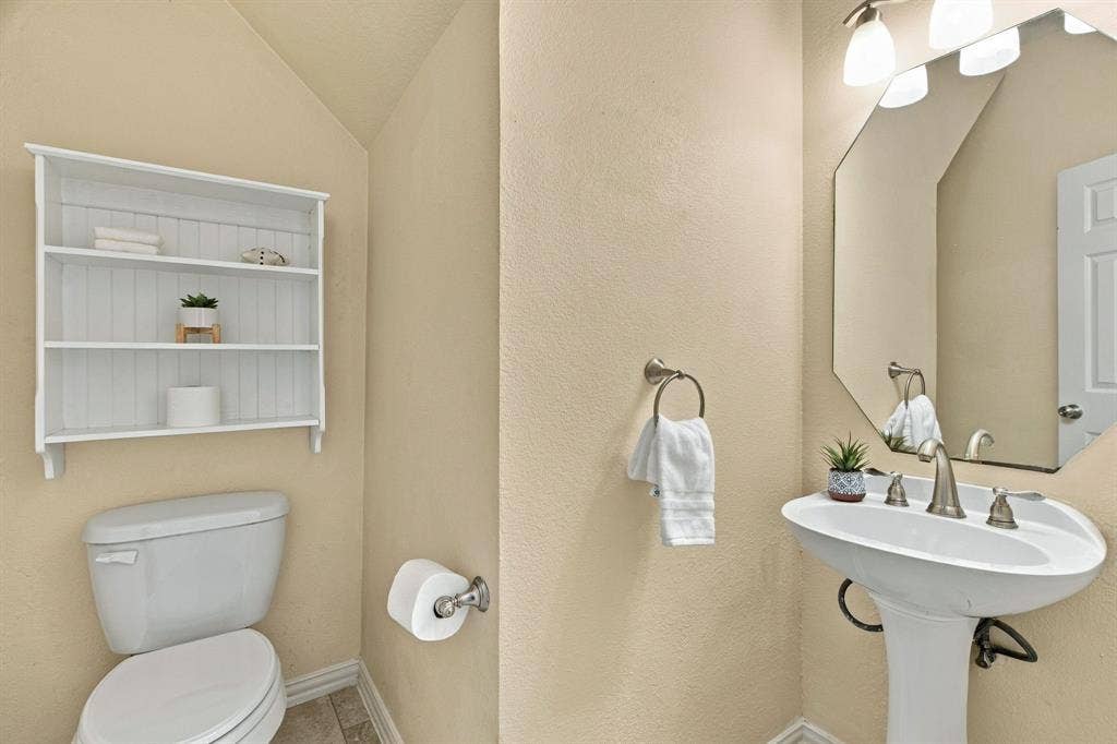 5904 Highland Hills Lane, Colleyville, TX 76034 5904 Highland Hills Lane, Colleyville, TX 76034