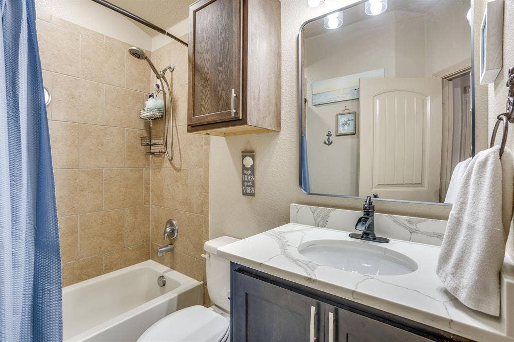 Secondary bath includesQuartz counter top