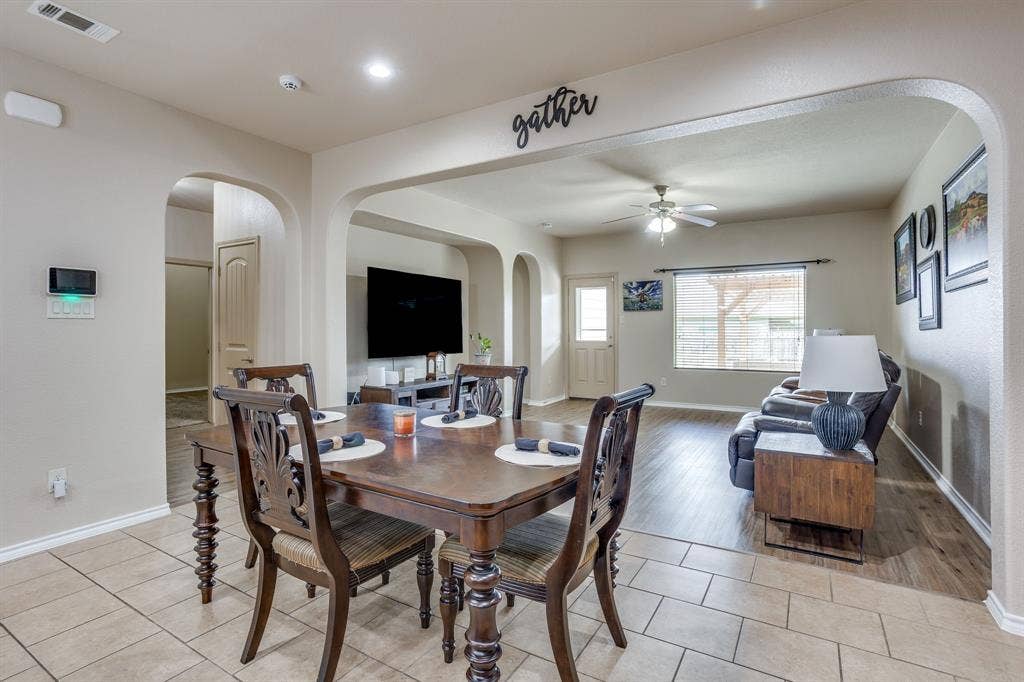 Space for most any size of dinning table