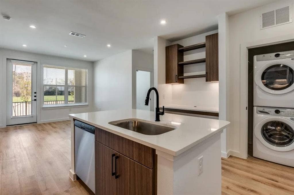 2016 S Ervay Street, #B1, Dallas, TX 75215 2016 S Ervay Street, #B1, Dallas, TX 75215