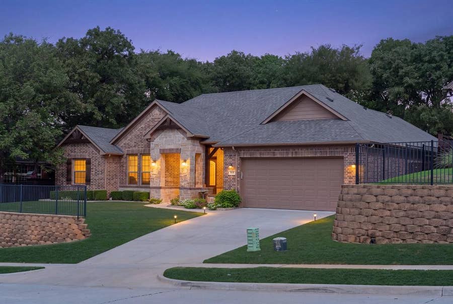 Property photo for 1303 Ballycastle Lane, Corinth, TX