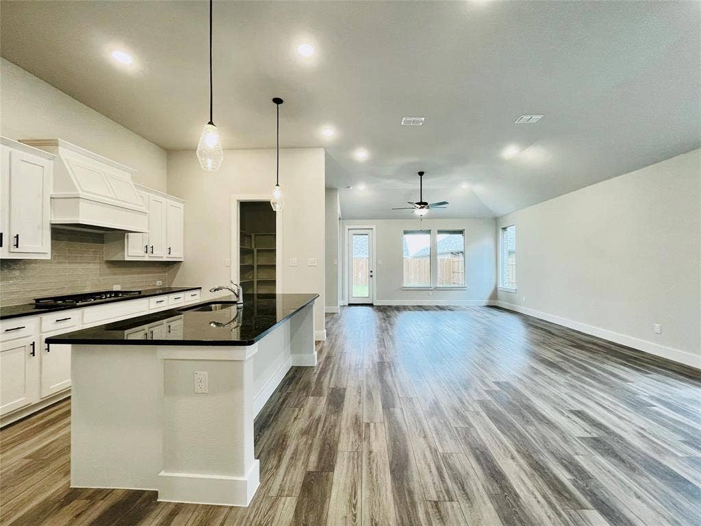 1829 Arbor Drive, Forney, TX 75126 1829 Arbor Drive, Forney, TX 75126