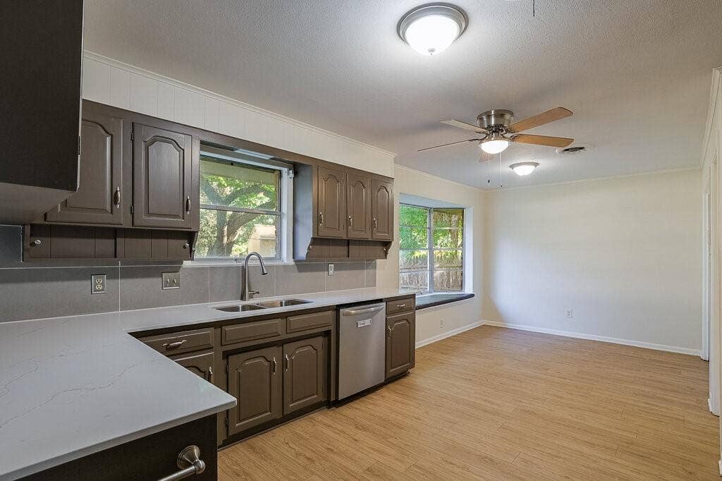 2709 Larkin Avenue, Fort Worth, TX 76133