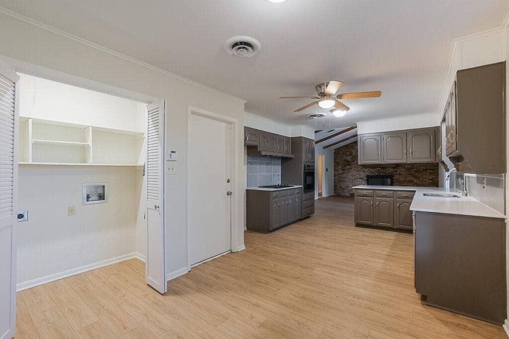 2709 Larkin Avenue, Fort Worth, TX 76133