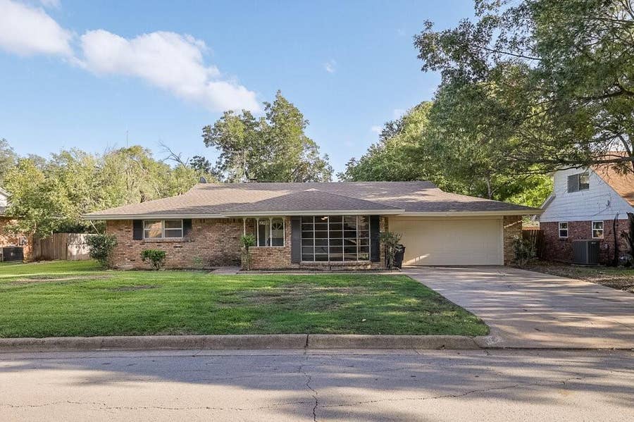 Property photo for 2709 Larkin Avenue, Fort Worth, TX