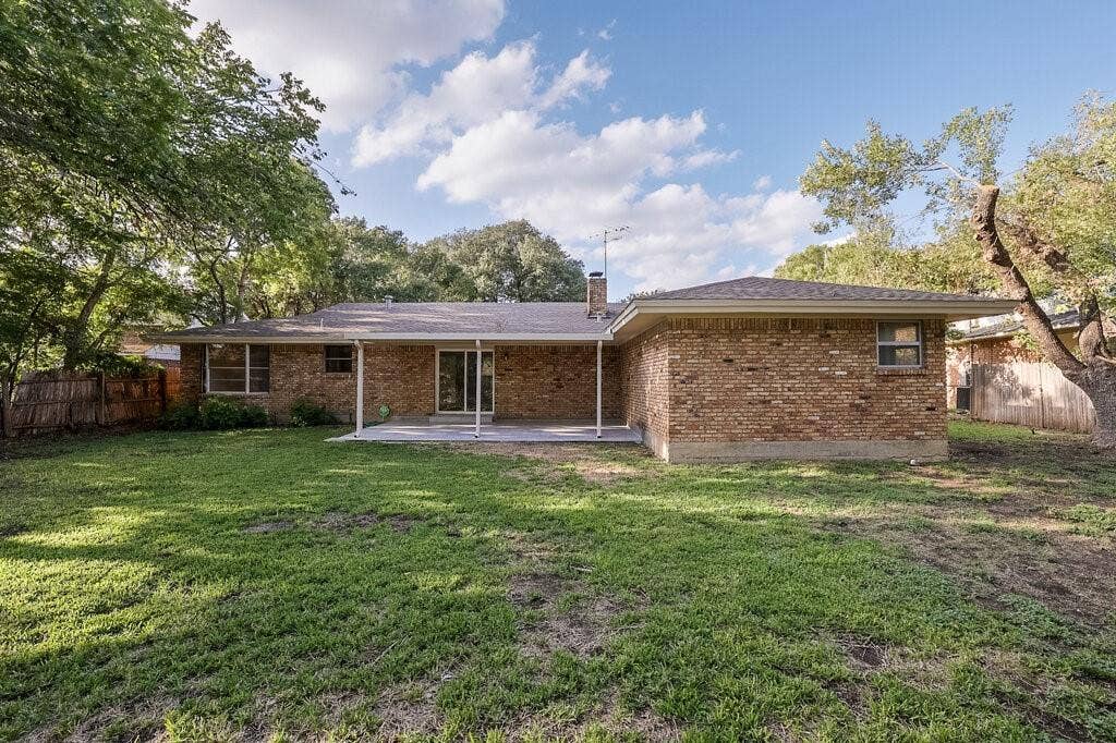 2709 Larkin Avenue, Fort Worth, TX 76133