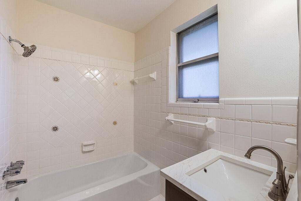 2709 Larkin Avenue, Fort Worth, TX 76133