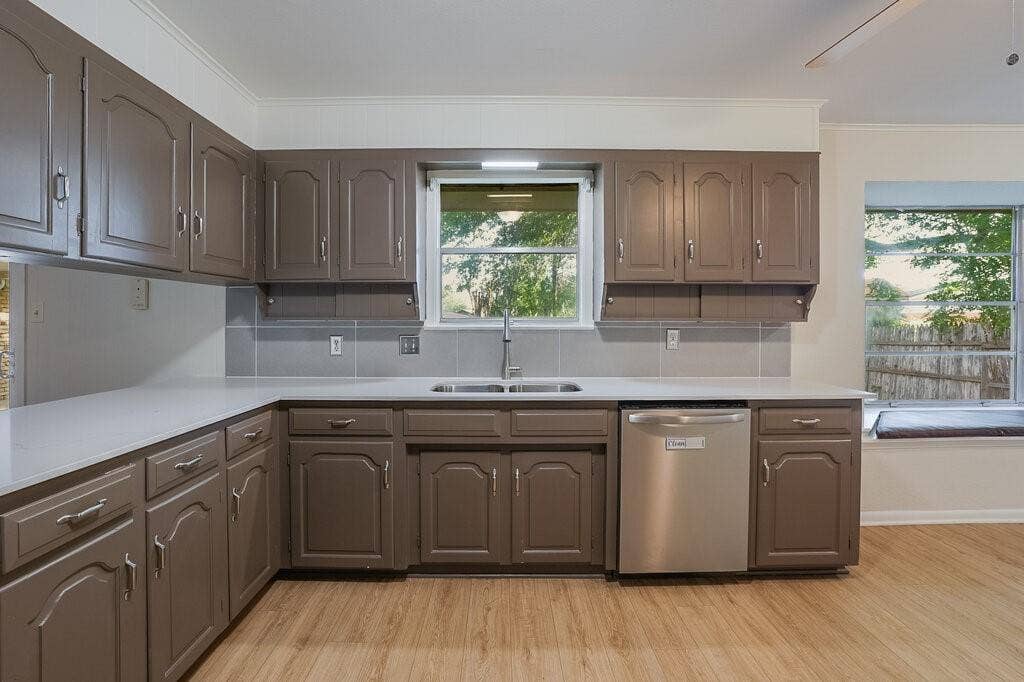 2709 Larkin Avenue, Fort Worth, TX 76133